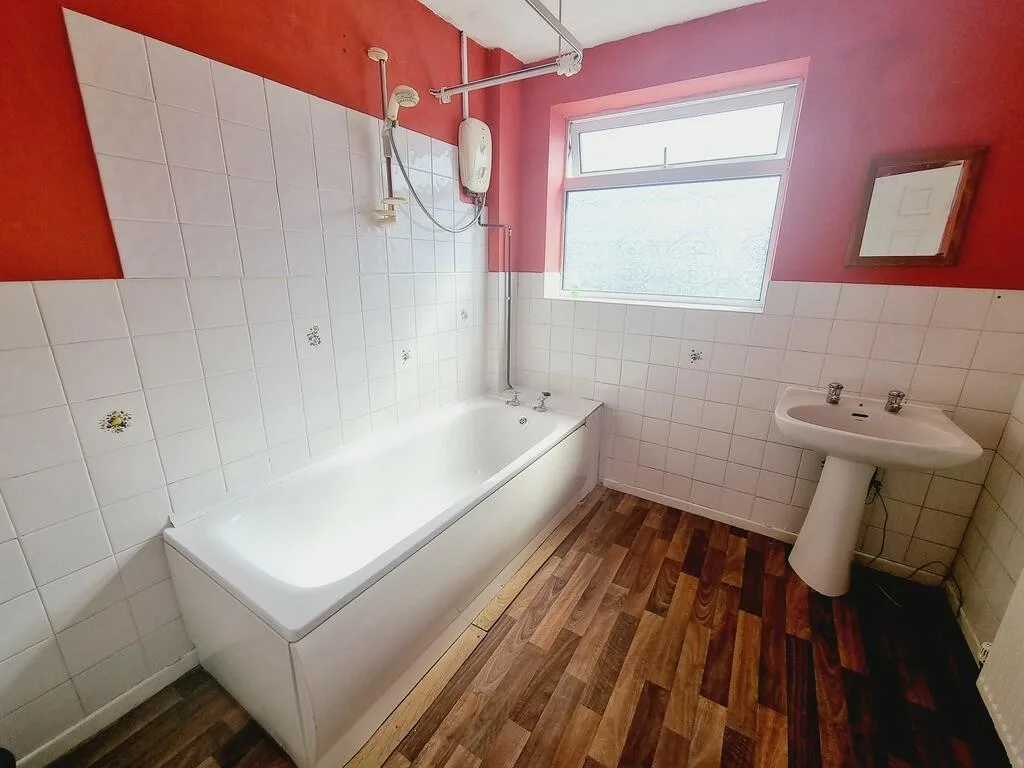 5 bedroom semi-detached house for rent