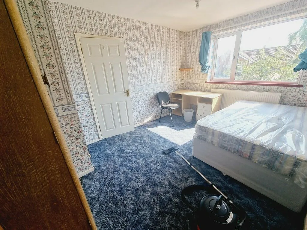 5 bedroom semi-detached house for rent