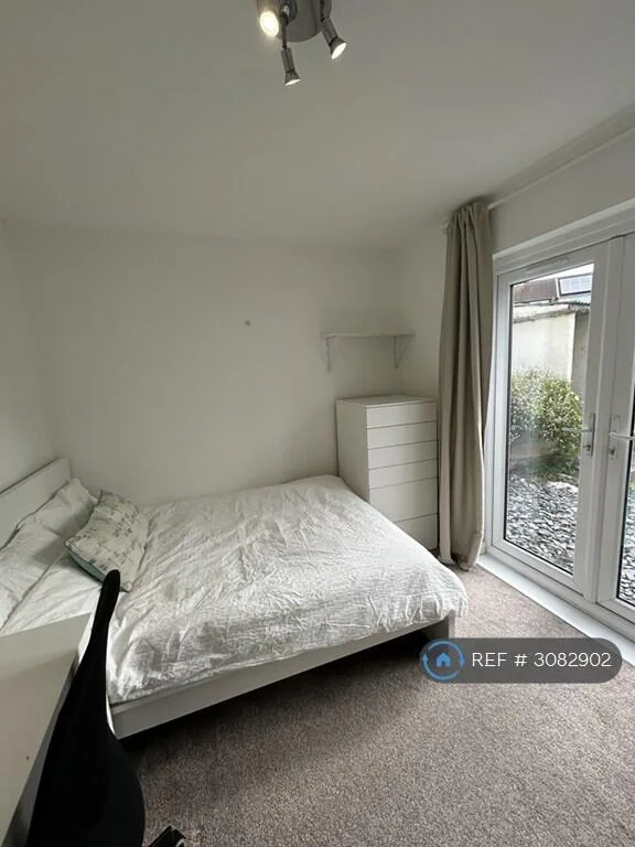 4 bedroom semi-detached house for rent