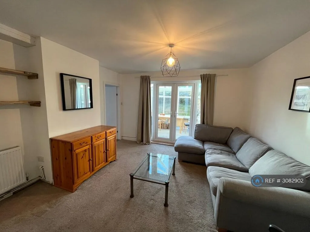 4 bedroom semi-detached house for rent