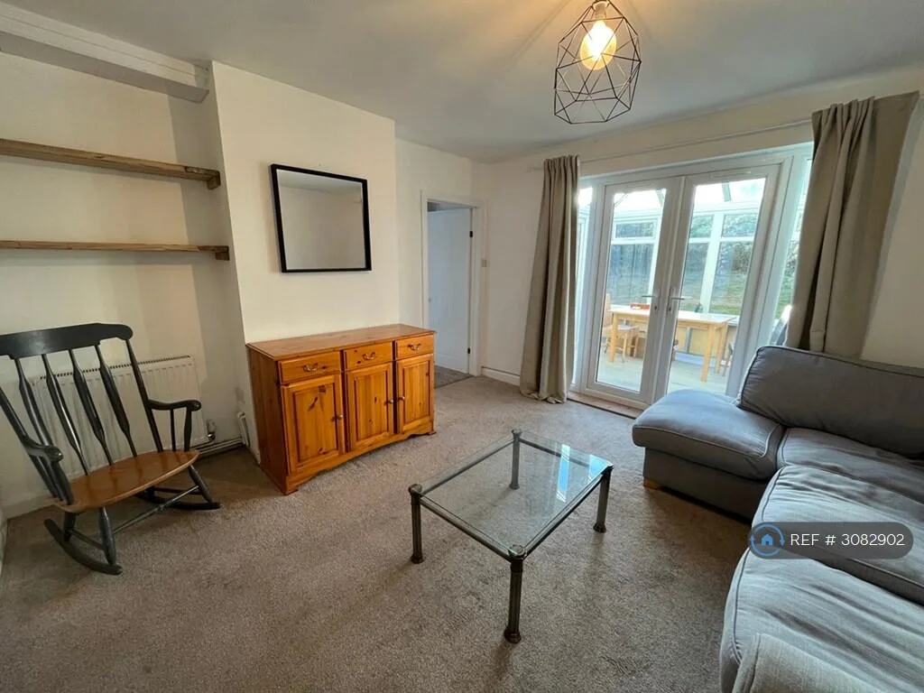 4 bedroom semi-detached house for rent