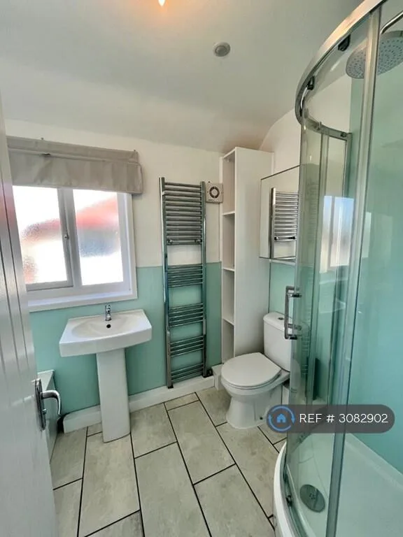4 bedroom semi-detached house for rent