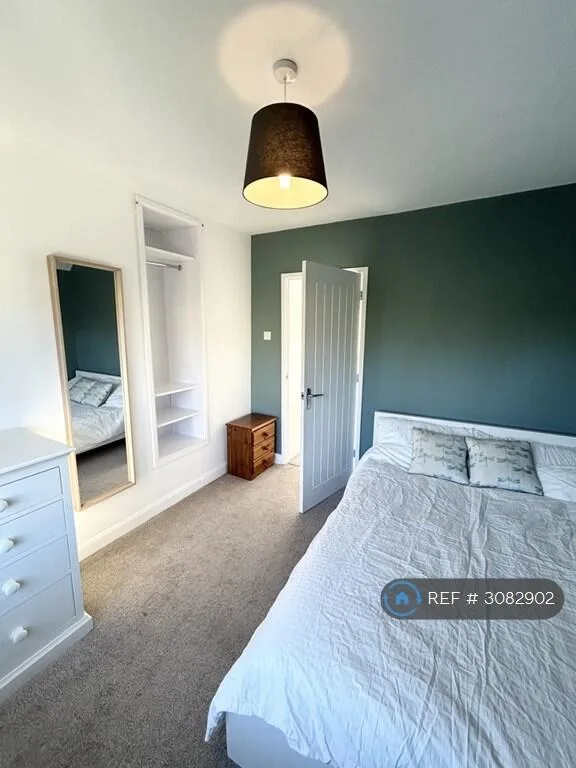 4 bedroom semi-detached house for rent
