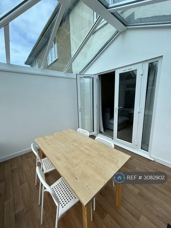 4 bedroom semi-detached house for rent