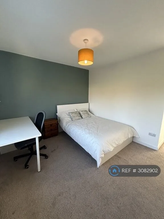 4 bedroom semi-detached house for rent