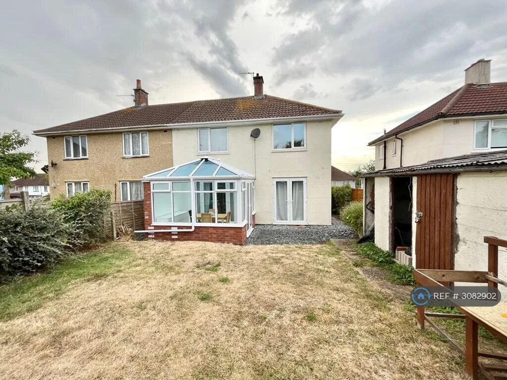 4 bedroom semi-detached house for rent
