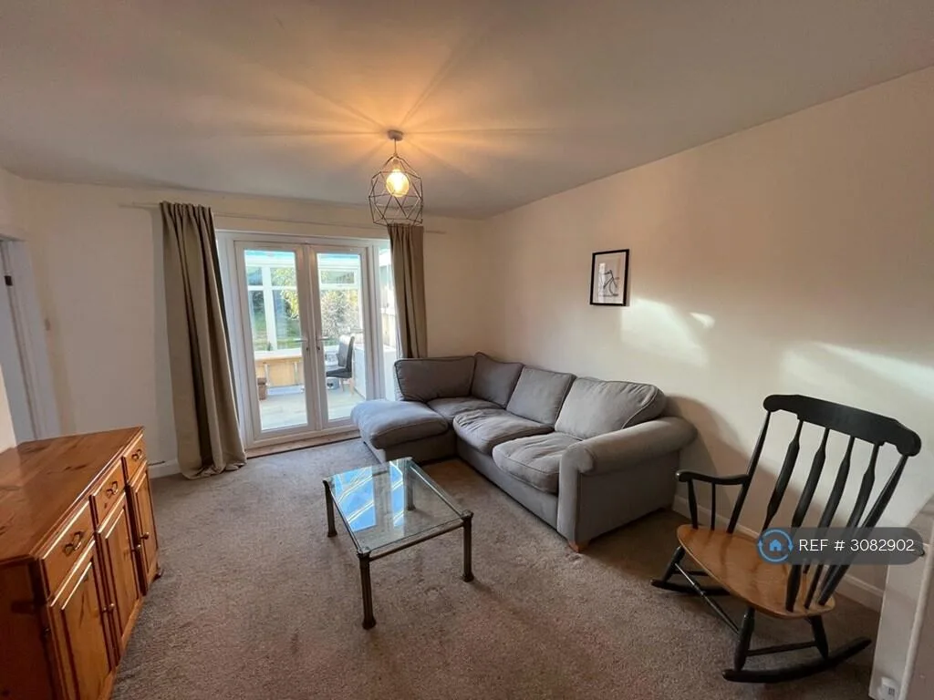4 bedroom semi-detached house for rent