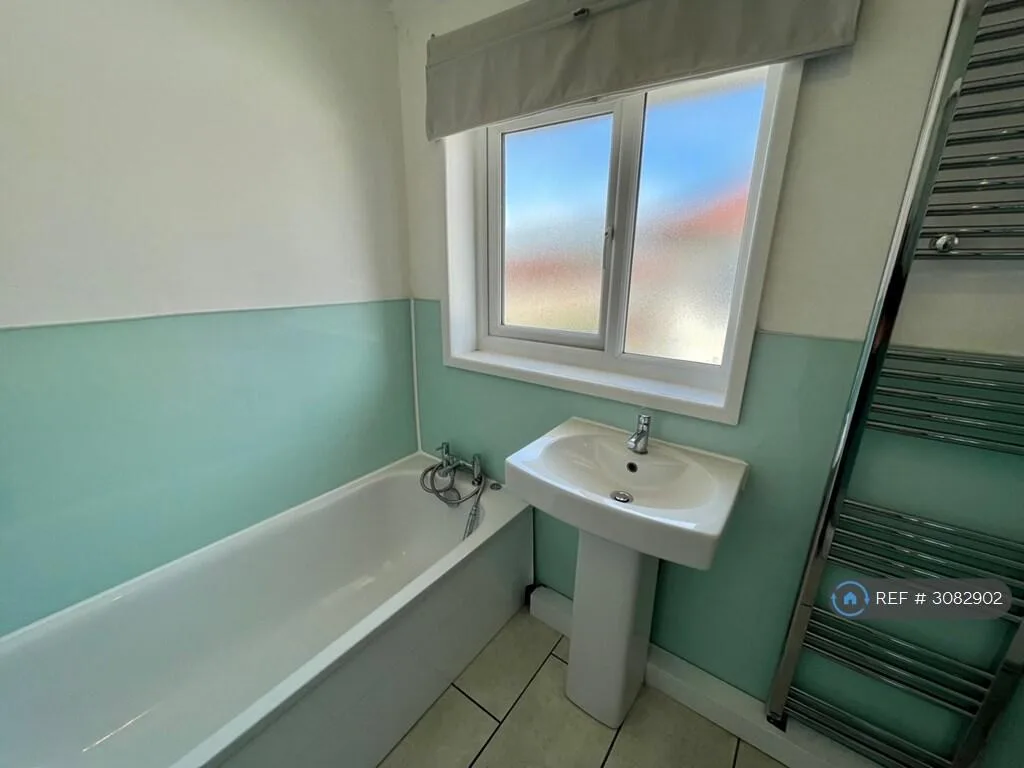 4 bedroom semi-detached house for rent