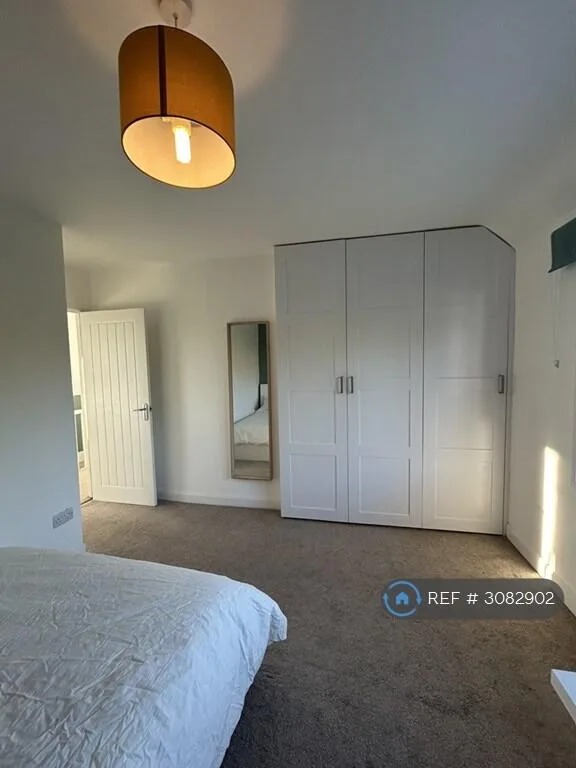 4 bedroom semi-detached house for rent