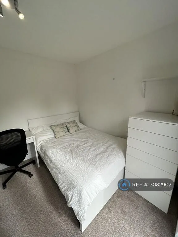 4 bedroom semi-detached house for rent