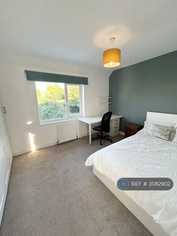 4 bedroom semi-detached house for rent