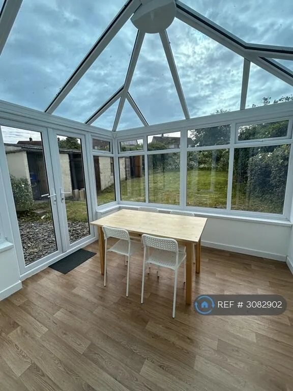 4 bedroom semi-detached house for rent