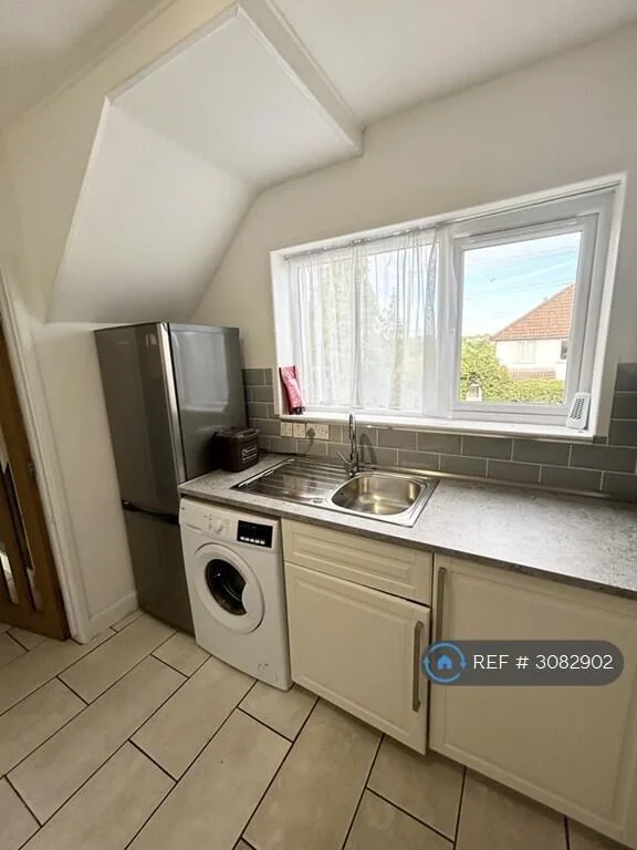 4 bedroom semi-detached house for rent