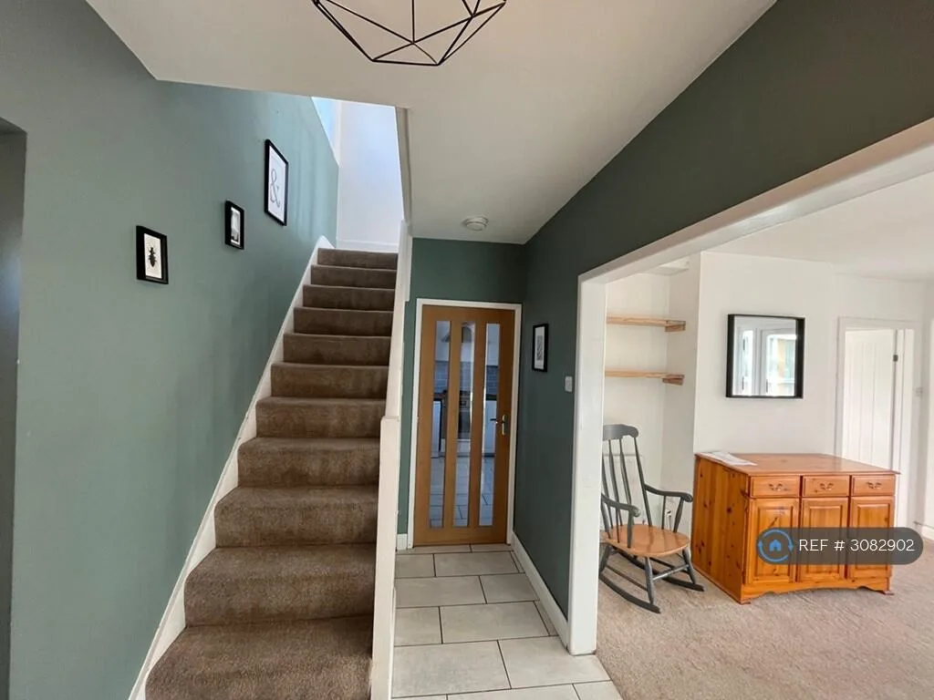 4 bedroom semi-detached house for rent