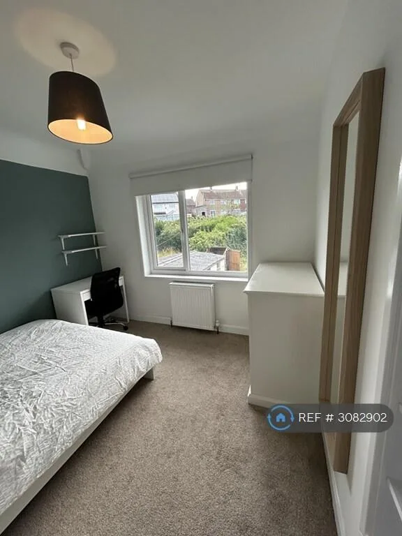4 bedroom semi-detached house for rent