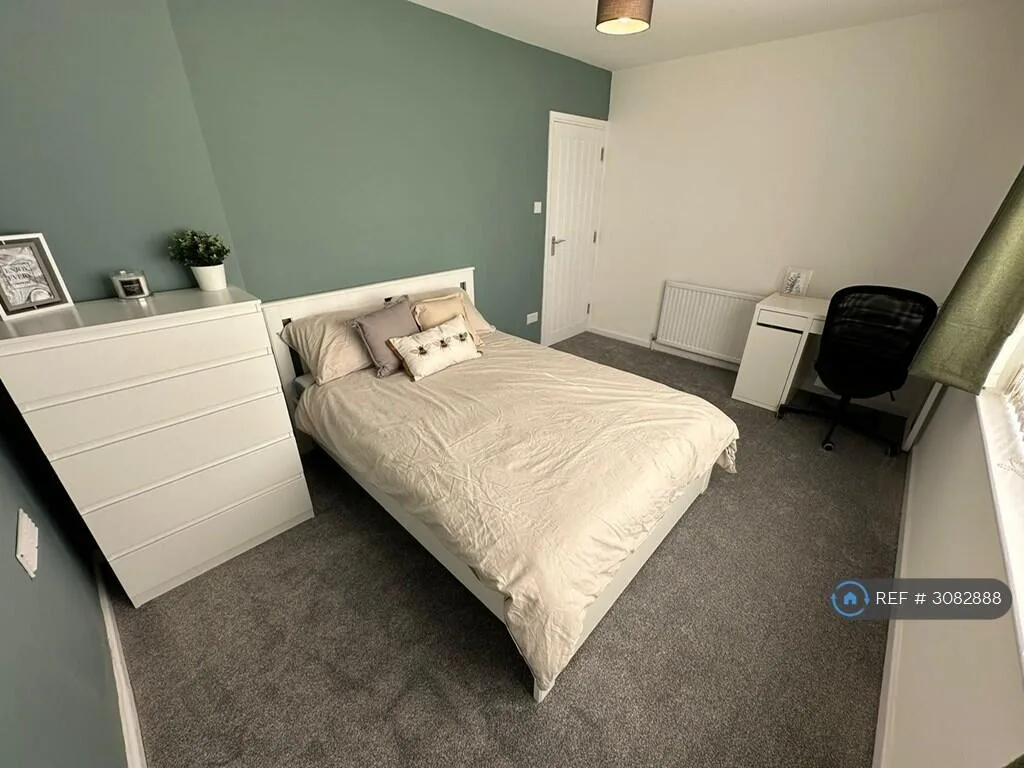 4 bedroom semi-detached house for rent