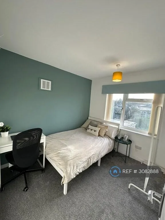 4 bedroom semi-detached house for rent