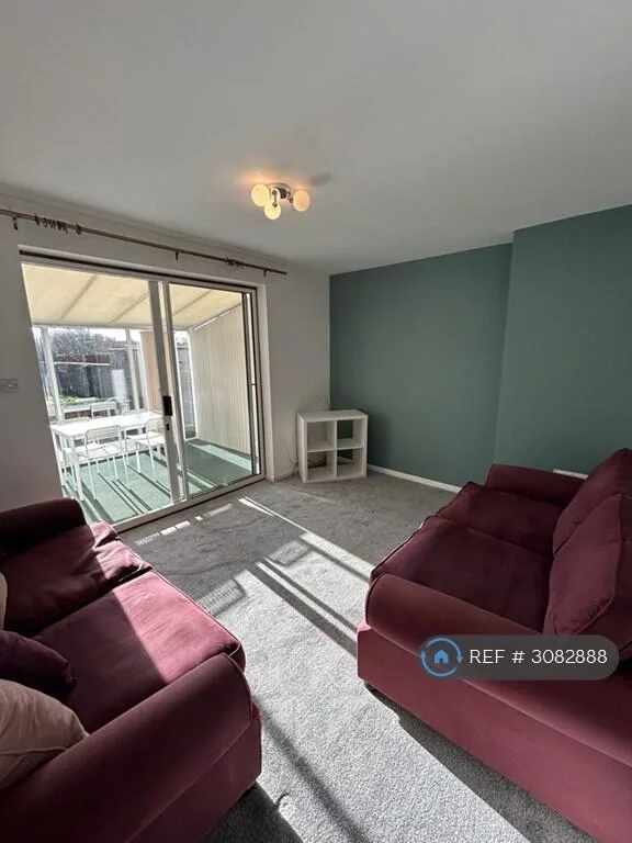 4 bedroom semi-detached house for rent