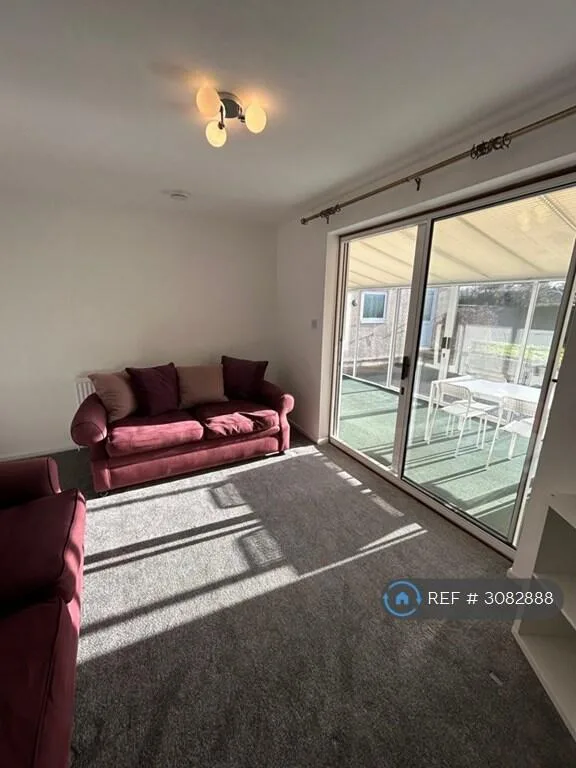 4 bedroom semi-detached house for rent