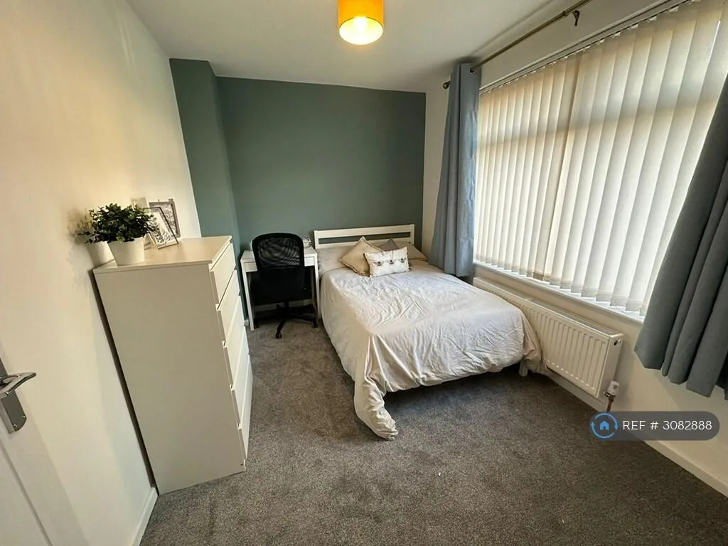 4 bedroom semi-detached house for rent