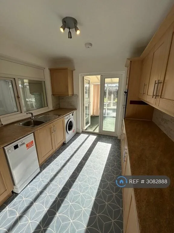 4 bedroom semi-detached house for rent