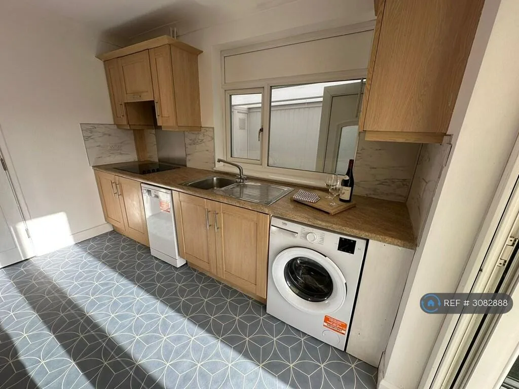 4 bedroom semi-detached house for rent