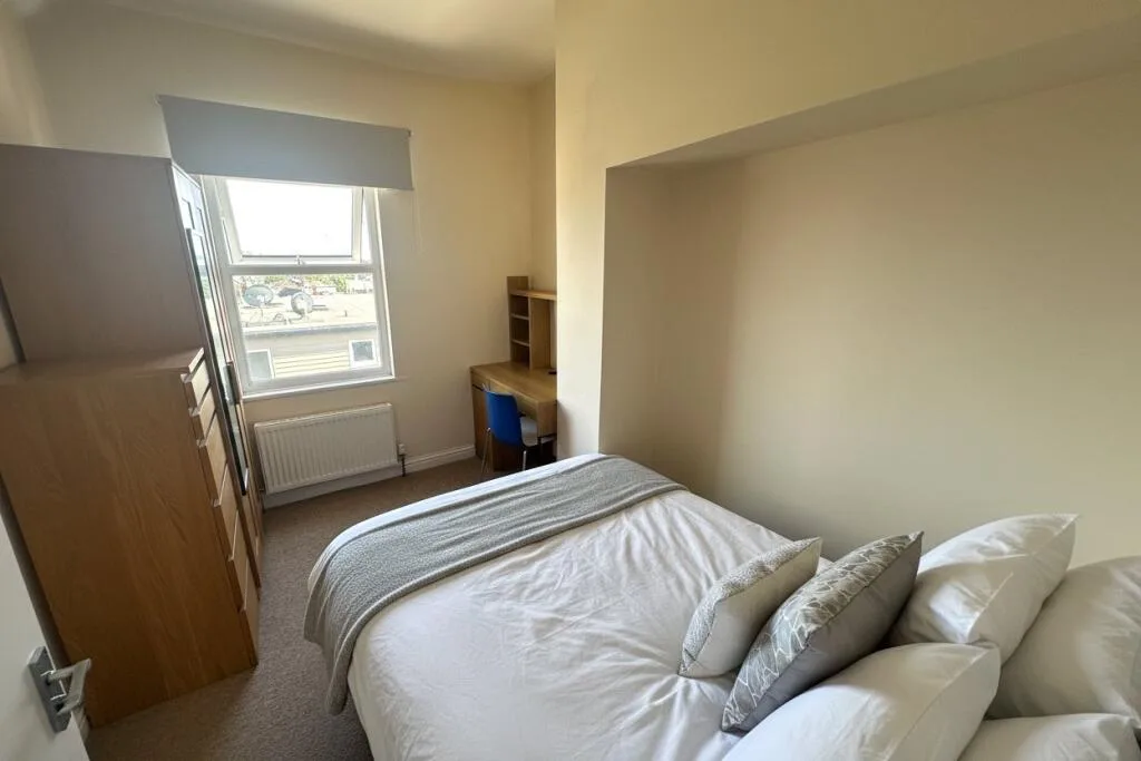 6 bedroom maisonette for rent