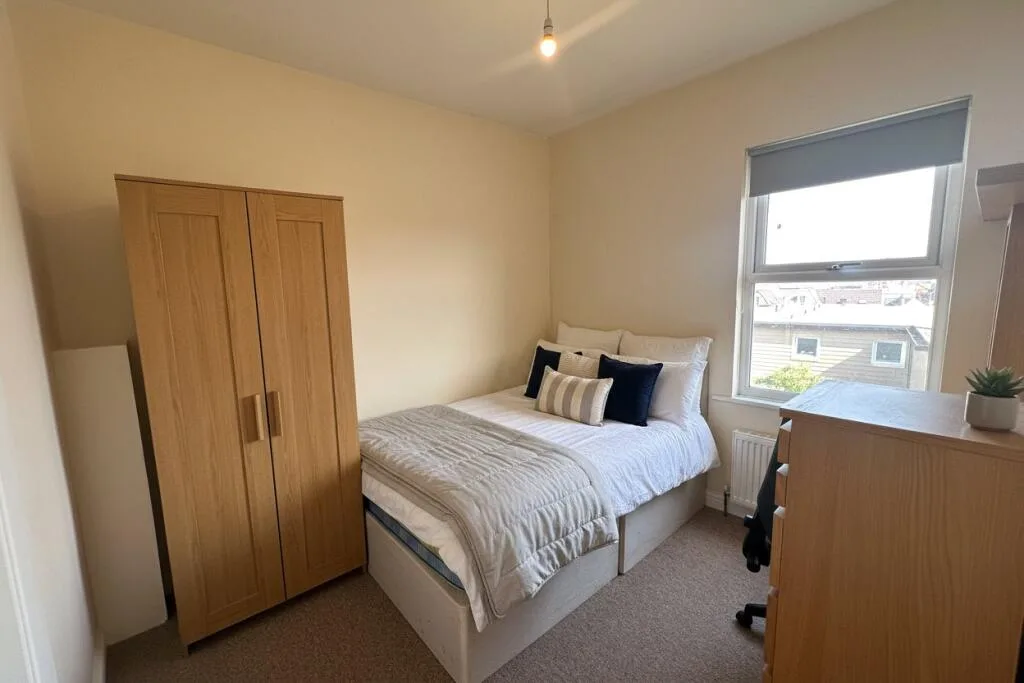 6 bedroom maisonette for rent
