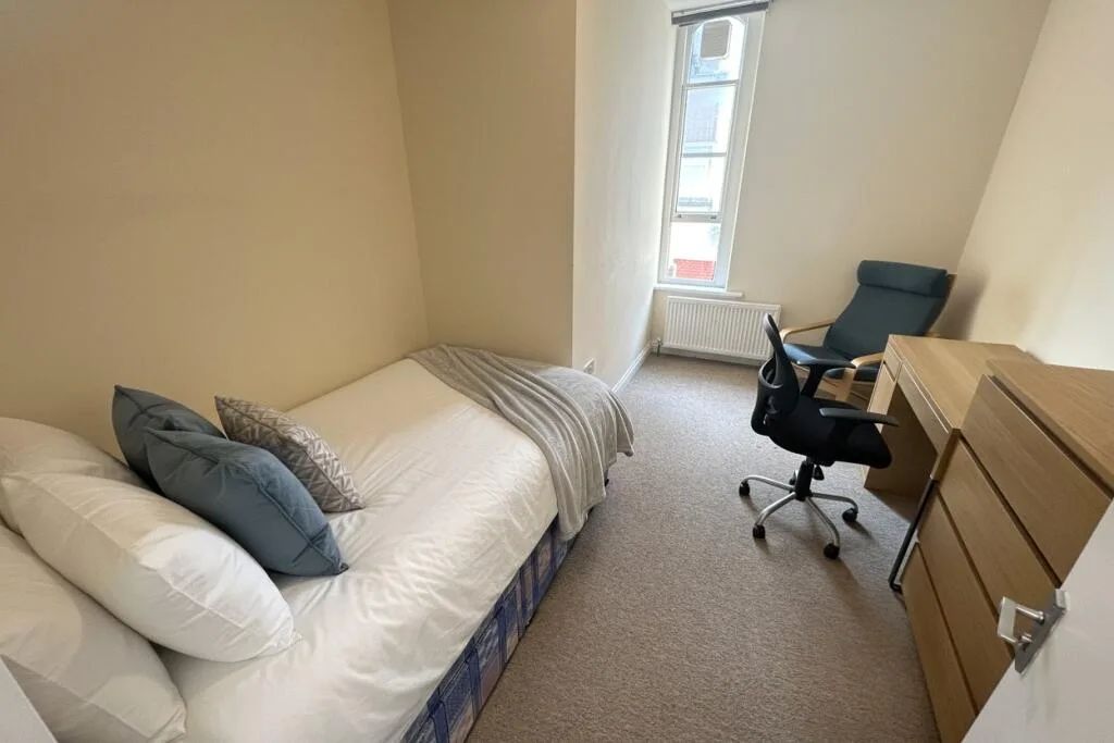 6 bedroom maisonette for rent