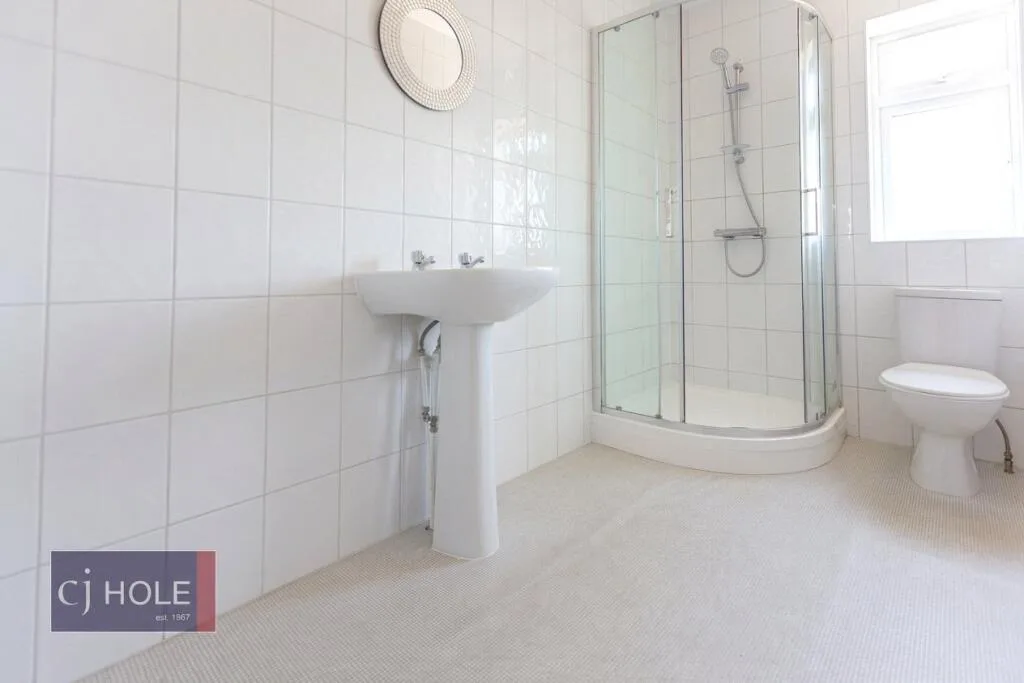 4 bedroom end of terrace house for rent