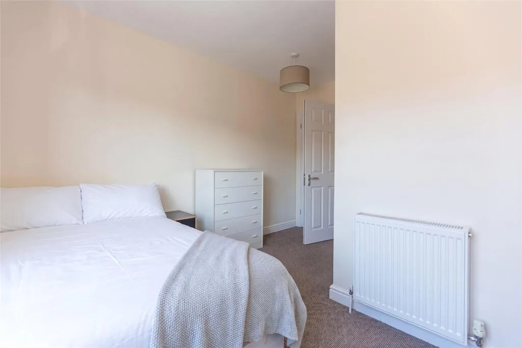 4 bedroom end of terrace house for rent
