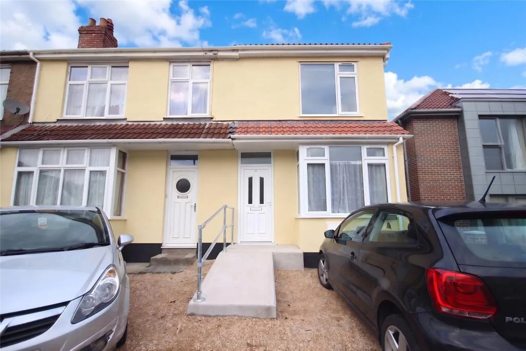 4 bedroom end of terrace house for rent