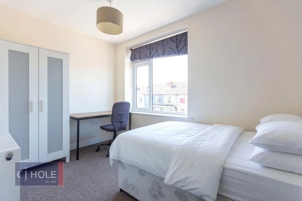 4 bedroom end of terrace house for rent