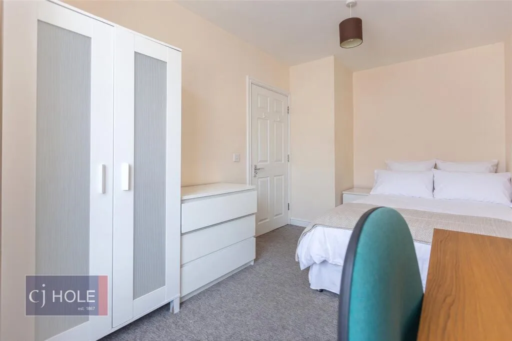 4 bedroom end of terrace house for rent