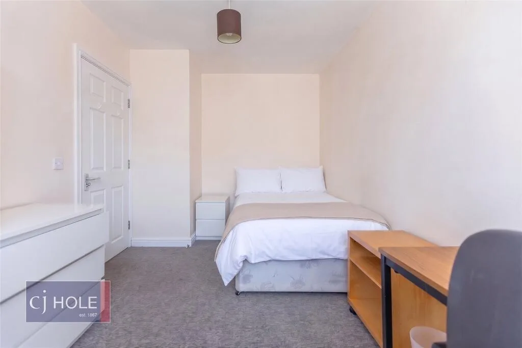 4 bedroom end of terrace house for rent