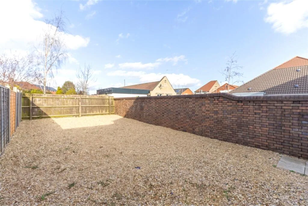 4 bedroom end of terrace house for rent