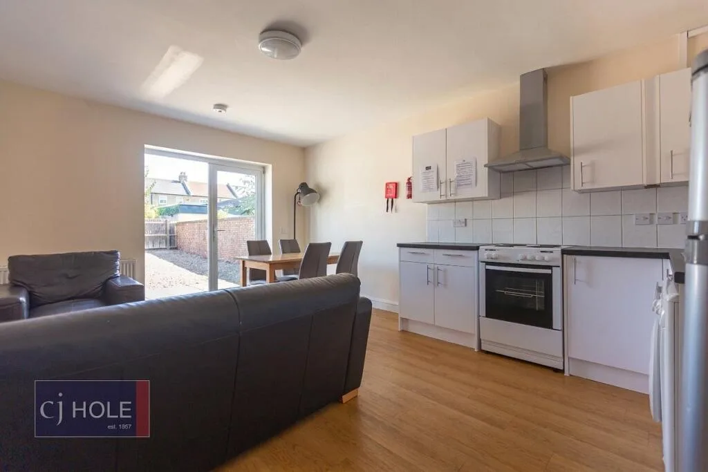 4 bedroom end of terrace house for rent