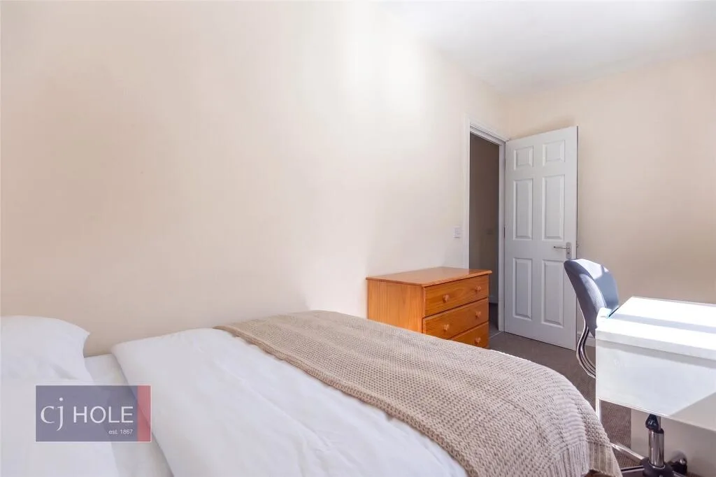 4 bedroom end of terrace house for rent