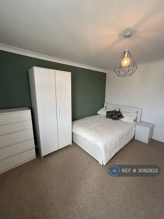 5 bedroom terraced house for rent