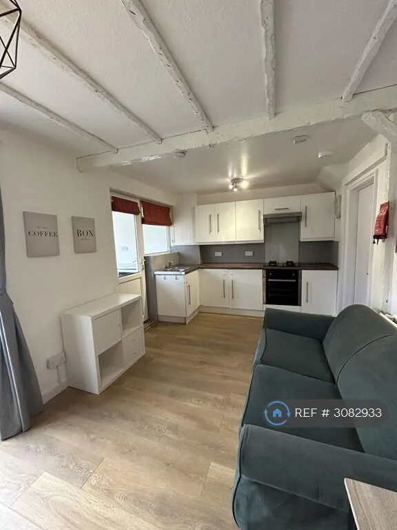5 bedroom terraced house for rent