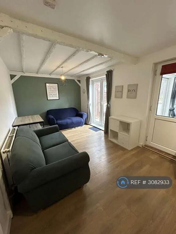 5 bedroom terraced house for rent