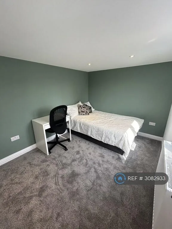 5 bedroom terraced house for rent