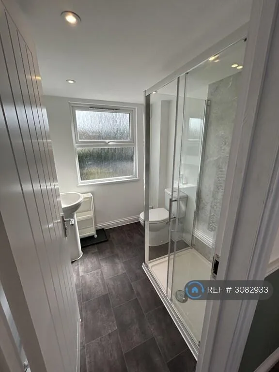 5 bedroom terraced house for rent
