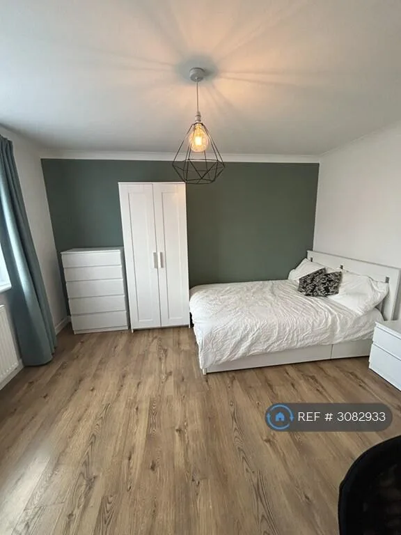 5 bedroom terraced house for rent