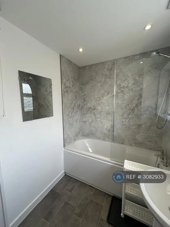 5 bedroom terraced house for rent