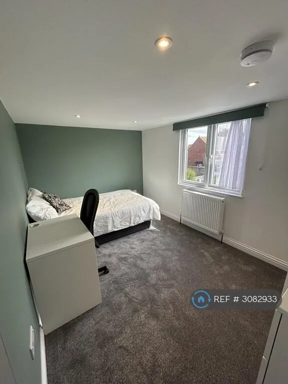 5 bedroom terraced house for rent
