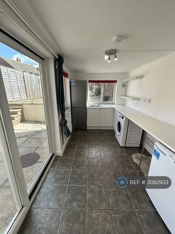 5 bedroom terraced house for rent