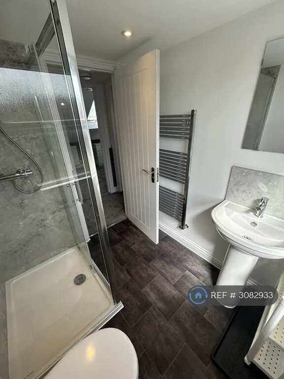 5 bedroom terraced house for rent