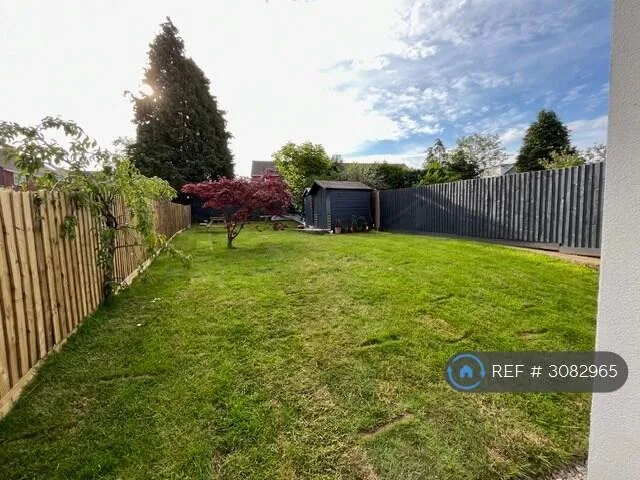 5 bedroom semi-detached house for rent