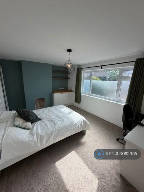 5 bedroom semi-detached house for rent
